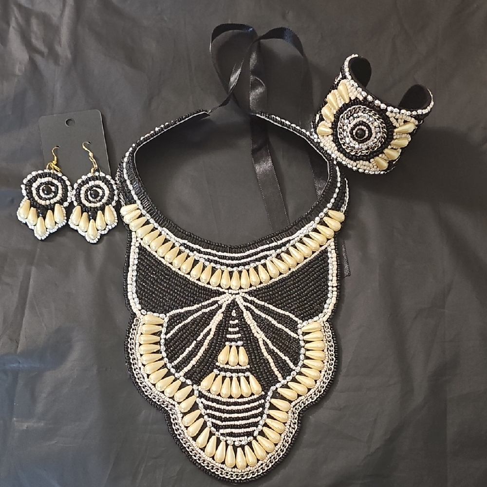 Elegant Black and Cream Beaded Jewelry Set